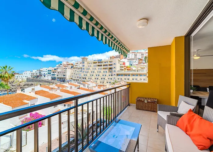Family Flat With 3 Bedrooms And Balcony Near Los Gigantes And Ocean