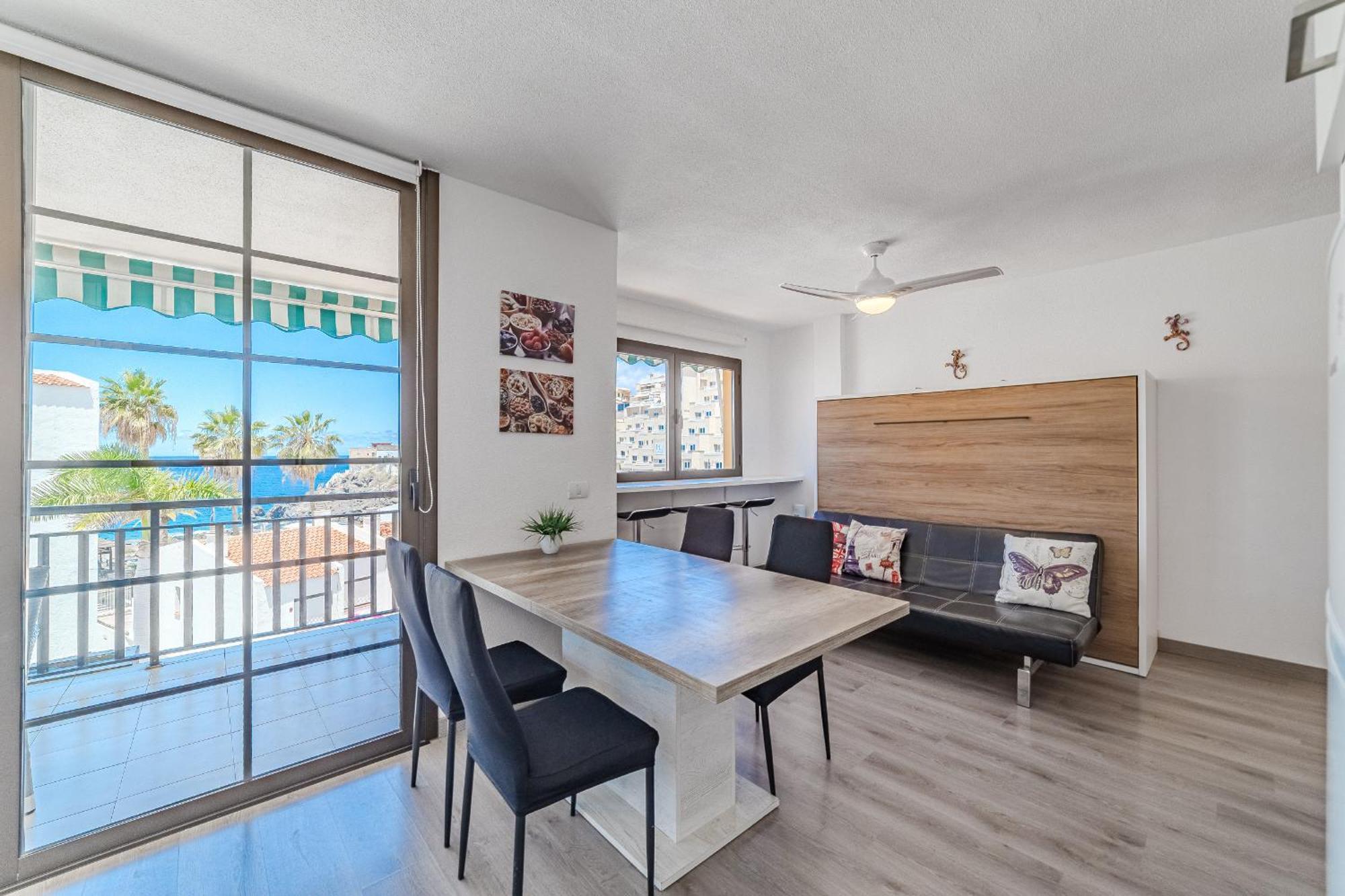 Family Flat With 3 Bedrooms And Balcony Near Los Gigantes And Ocean *