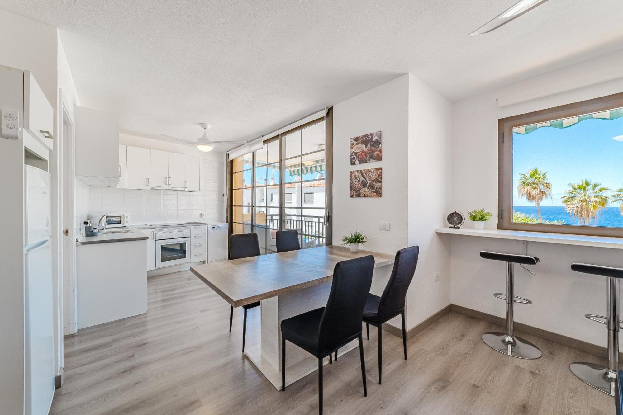 Family Flat With 3 Bedrooms And Balcony Near Los Gigantes And Ocean Puerto de Santiago (Tenerife)